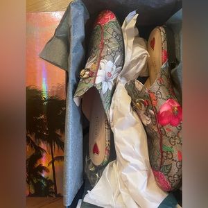 Gucci Supreme floral Princeton mules